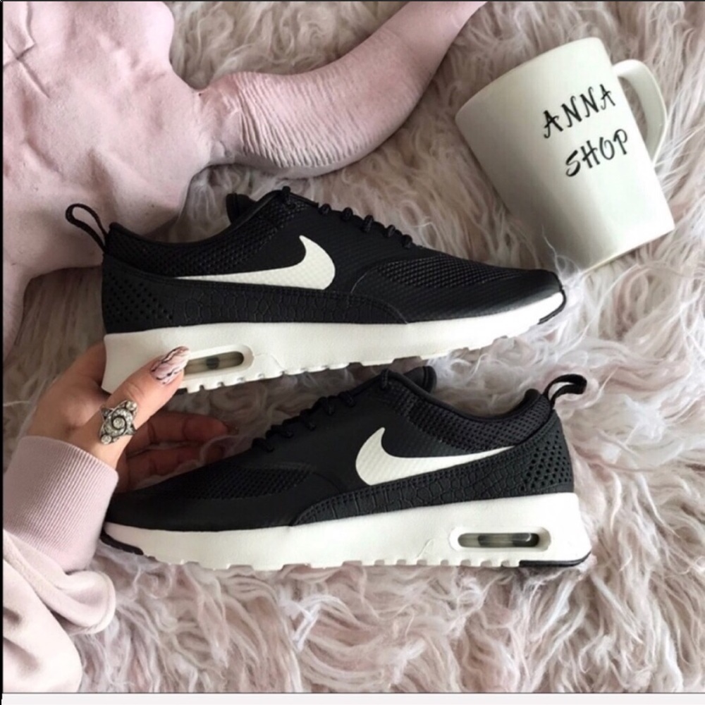 NWT Nike Air Max Thea Black - Picture 4 of 8